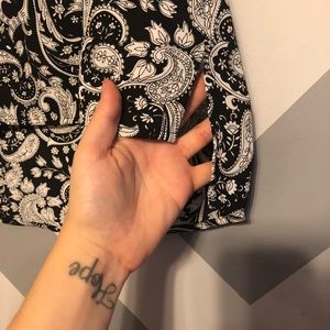 Express Tops - ➡️JUST ADDED⬅️ Express B&W Paisley Hi-Lo Top Express Tops - ➡️JUST ADDED⬅️ Express B&W Paisley Hi-Lo Top